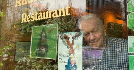 85-letni restaurator z Warszawy sprzedaje mieszkanie, by uratować biznes i pracowników