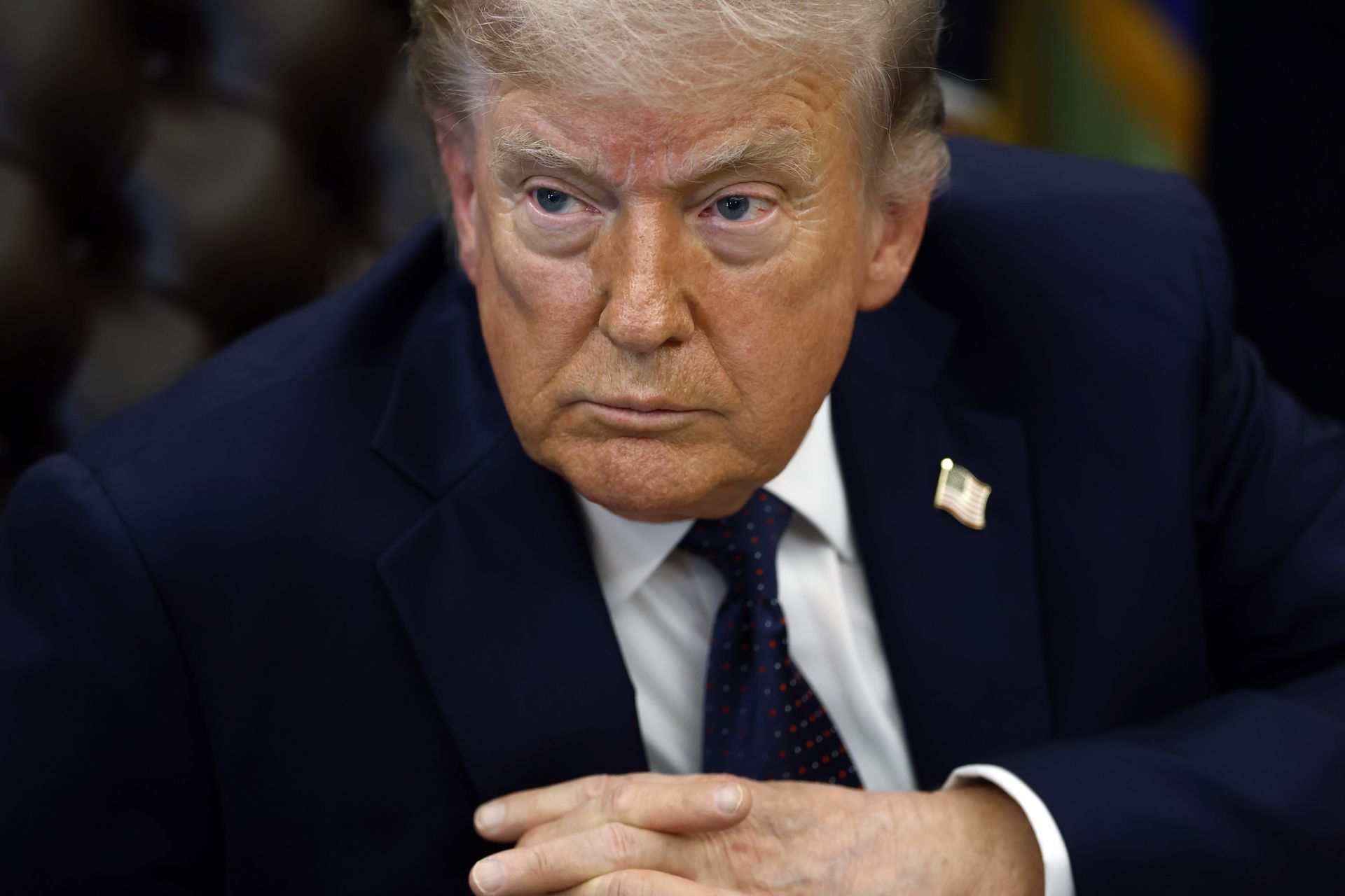 Trump w cieniu