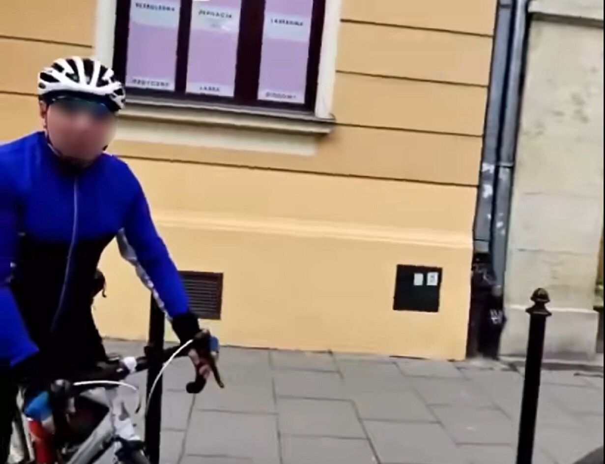 Rasista nagrany. Jeździł po Krakowie i zaczepiał obcokrajowców