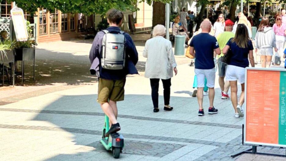 Hulajnogi w Sopocie to zmora dla spacerowiczów i kierowców.