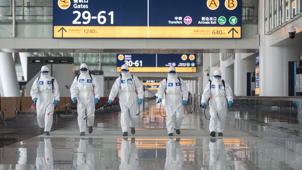 Dezynfekcja lotniska w Wuhan