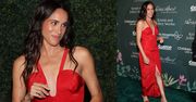 Meghan Markle bryluje samotnie na gali szpitala w czerwonej sukni z "recyklingu". Klasa?