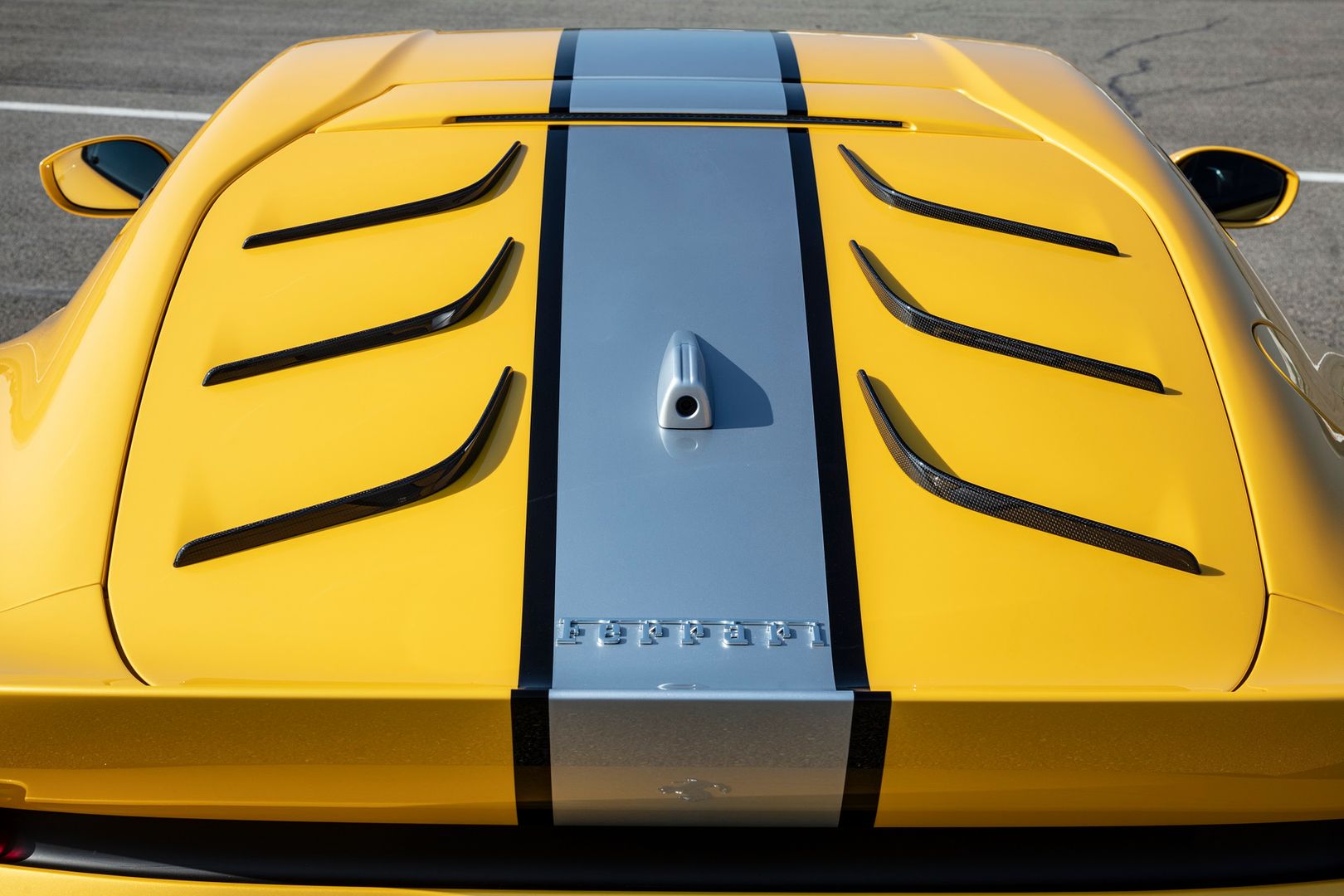 Ferrari 812 Competizione (2021)