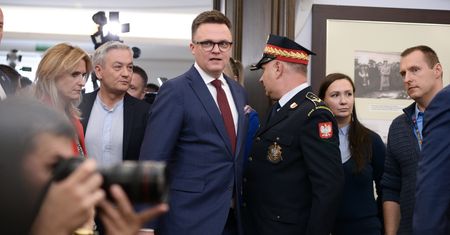 On zastąpi Elżbietę Witek. Co zyska? Oprócz pensji, mieszkanie