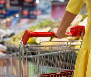 Wózki sklepowe brudniejsze niż publiczna toaleta. Wynalazł dla nich myjnie, ale żadna z sieci jej nie chce