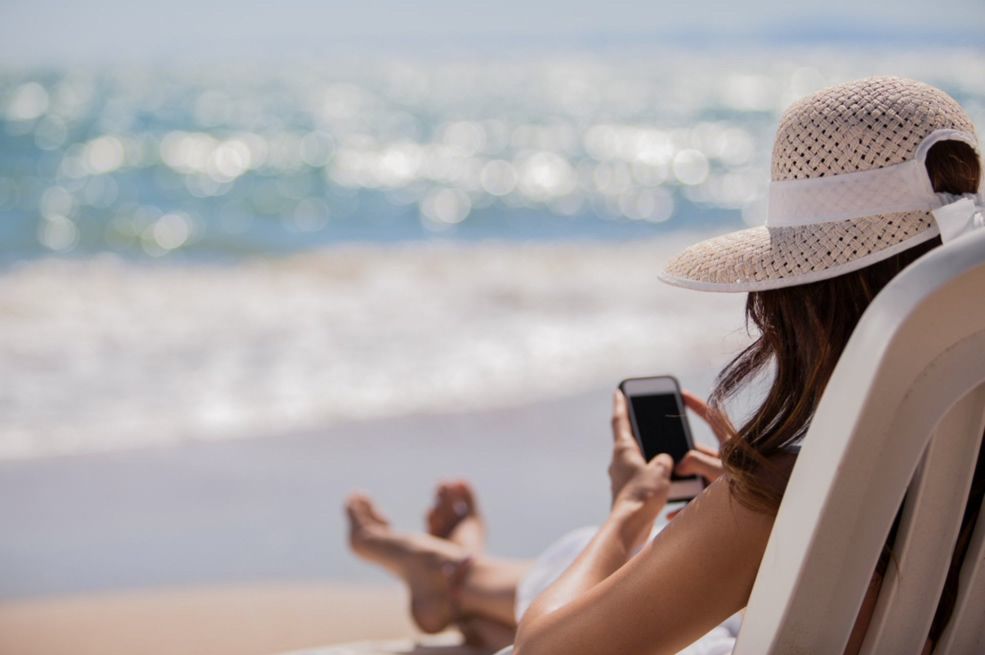 Korzystanie ze smartfona na wakacjach