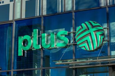 Operator sieci Plus z zarzutami