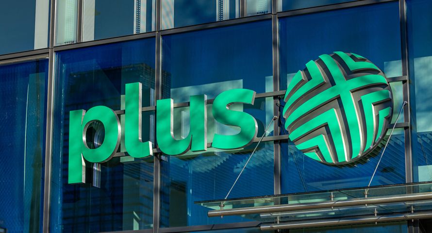 UOKiK stawia zarzuty operatorowi sieci Plus. Chodzi m.in. o opłaty w telefonii na kartę