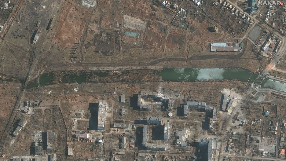 Satellite imagery of destruction in Bakhmut released
epa10513686 A handout satellite image made available by Maxar Technologies on 10 March 2023 shows damaged bridges across Bakhmutovka river, amid the ongoing battle for Bakhmut, Ukraine, 06 March 2023 (issued 10 March 2023). Russian troops entered Ukrainian territory on 24 February 2022, starting a conflict that has provoked destruction and a humanitarian crisis.  EPA/MAXAR TECHNOLOGIES HANDOUT -- MANDATORY CREDIT: SATELLITE IMAGE 2022 MAXAR TECHNOLOGIES -- THE WATERMARK MAY NOT BE REMOVED/CROPPED -- HANDOUT EDITORIAL USE ONLY/NO SALES 
Dostawca: PAP/EPA.
MAXAR TECHNOLOGIES HANDOUT