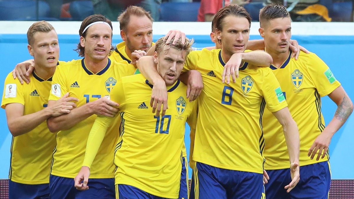 Zdjęcie okładkowe artykułu: PAP/EPA / TOLGA BOZOGLU / Na zdjęciu: piłkarze reprezentacji Szwecji 