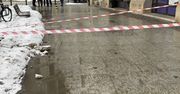 Warszawa: Dachówka spadła na głowę starszego mężczyzny w centrum