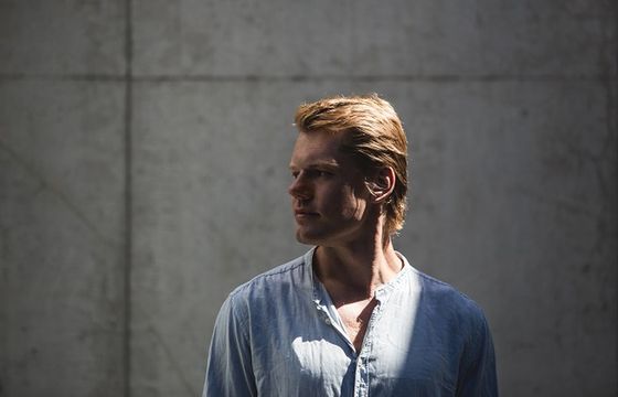 Mikołaj Szczęsny reprezentowany przez bluebird artists