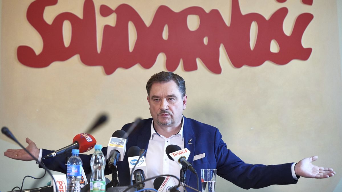 Gdańsk, 27.10.2017. Przewodniczący "Solidarności" Piotr Duda podczas konferencji prasowej.