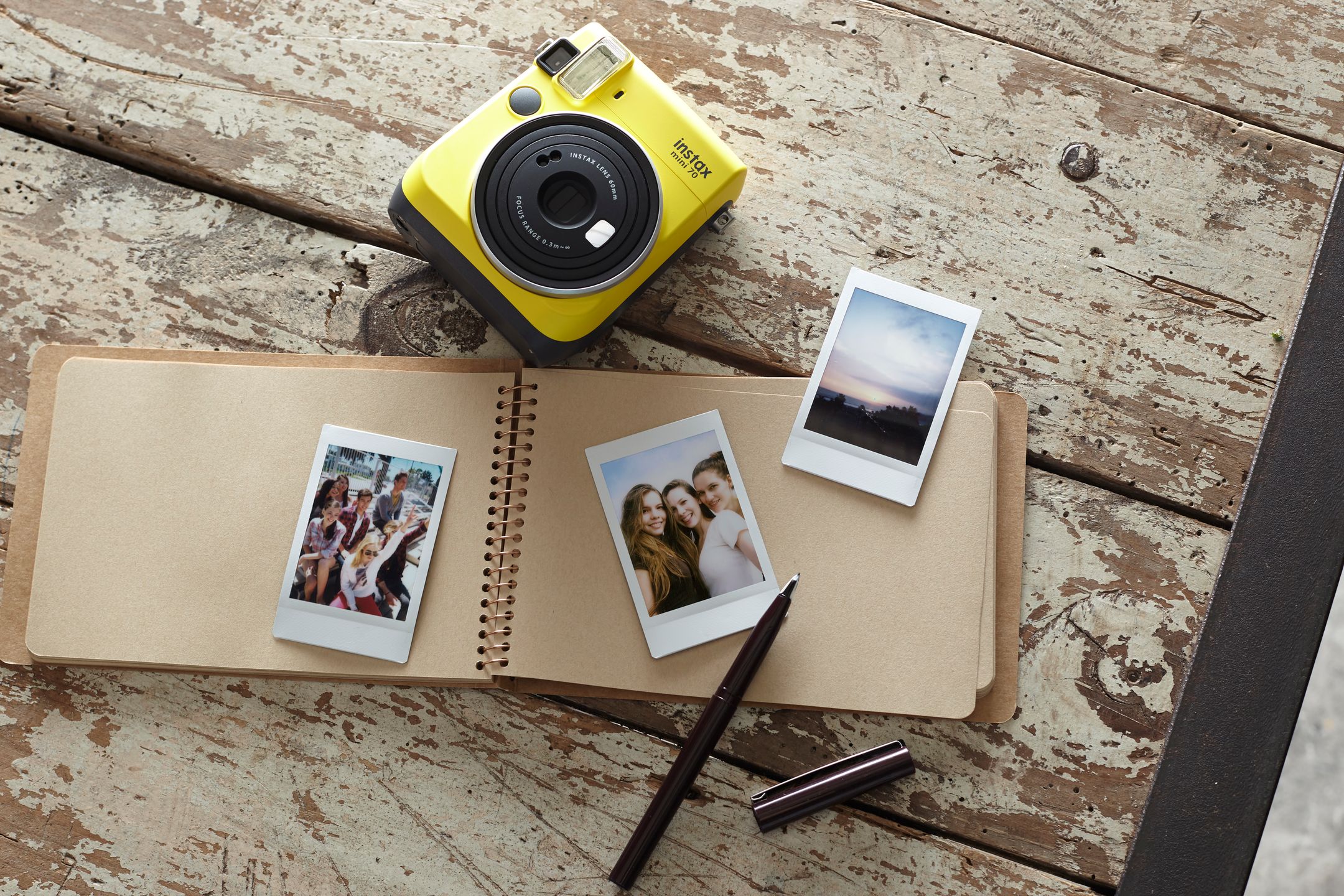 Fujifilm instax mini 70 - mały i stylowy aparat do fotografii natychmiastowej 1
