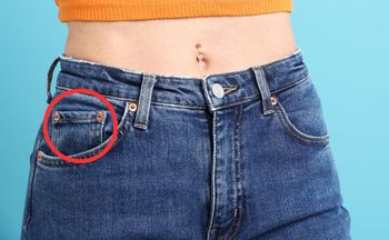 Do czego służy mała kieszonka w jeansach? Dziś mało kto wie