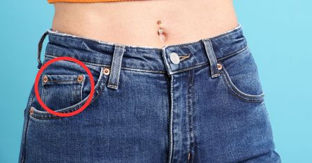 Do czego służy mała kieszonka w jeansach? Dziś mało kto zgadnie