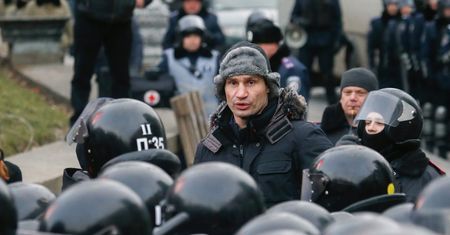 Protesty na Ukrainie na żywo. Tłumy zajmują siedziby władz