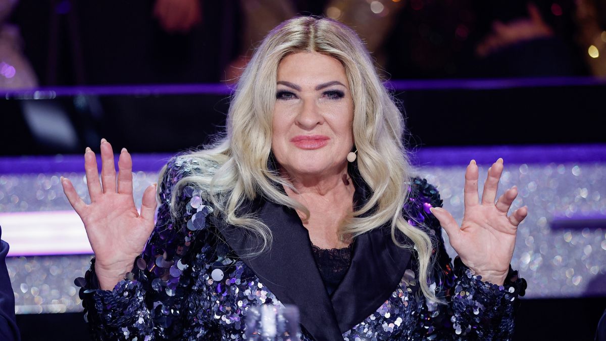 Beata Kozidrak nosi perukę jako kamuflaż. Fanka i tak ją poznała