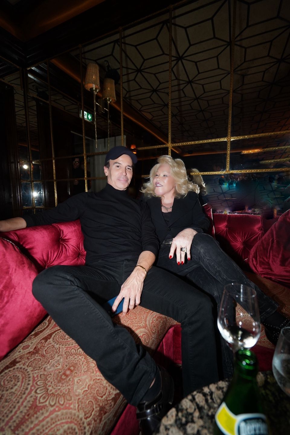 "Kobieta Kot" imprezuje w Paryżu z narzeczonym