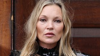 Kate Moss sięga pamięcią do traumatycznej sesji zdjęciowej: "Miałam 15 lat. Fotograf kazał mi ŚCIĄGNĄĆ STANIK"