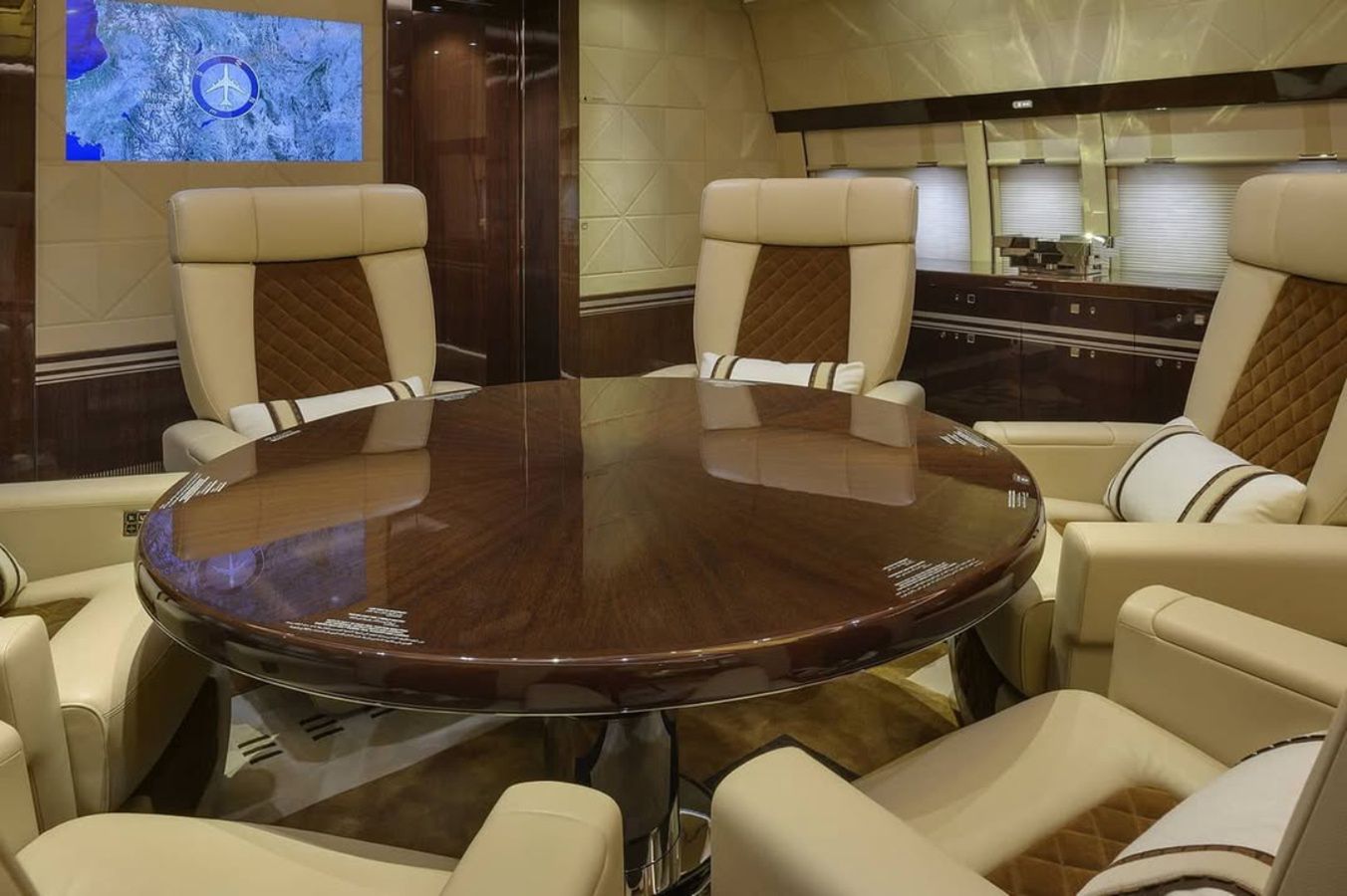 Wnętrze Boeinga 747-8 Jumbo Jet. Służył rodzinie królewskiej