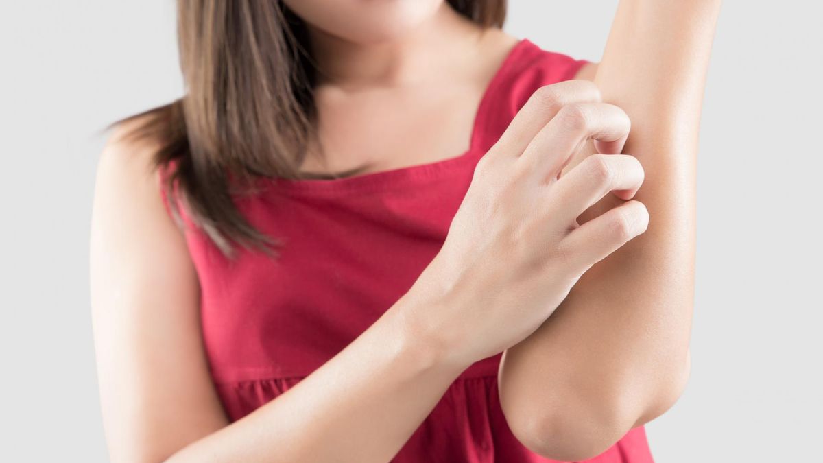 W przypadku nieco starszych dzieci z atopowym zapaleniem skóry, warto wyeliminować z jadłospisu jaja, mleko krowie, kefiry, jogurty, soję oraz pszenicę