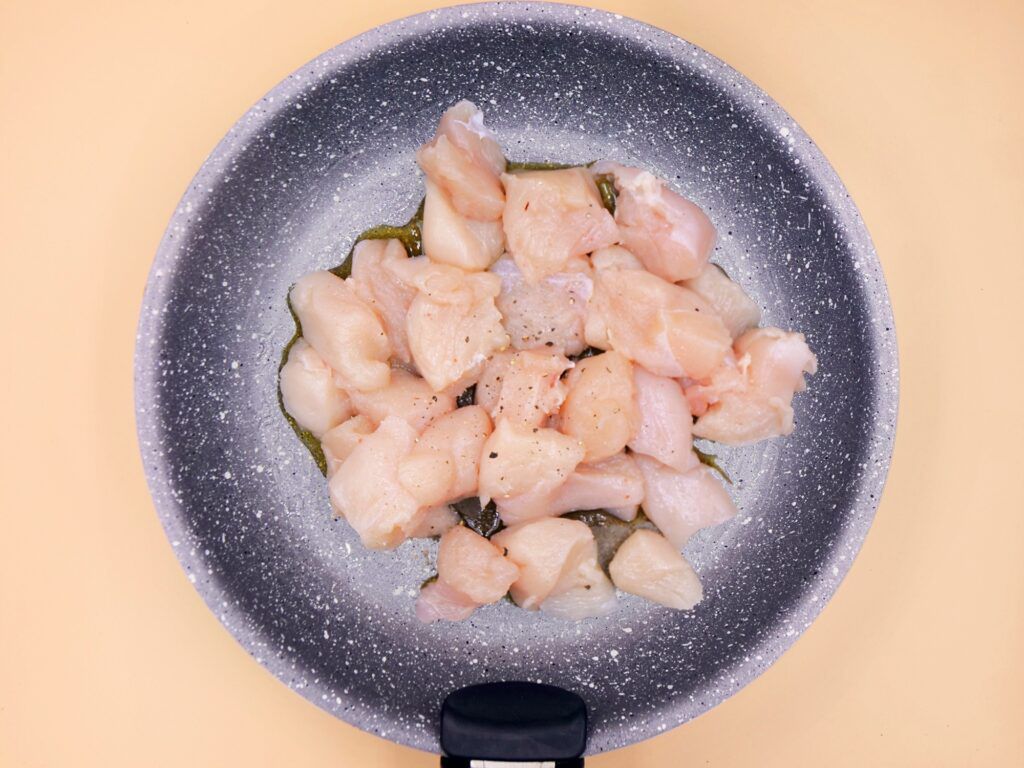 Makaron z kurczakiem i parmezanem przepis