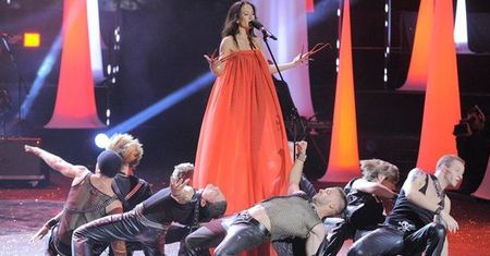 Diabelskie show w Dwójce! Z Dodą i Steczkowską!