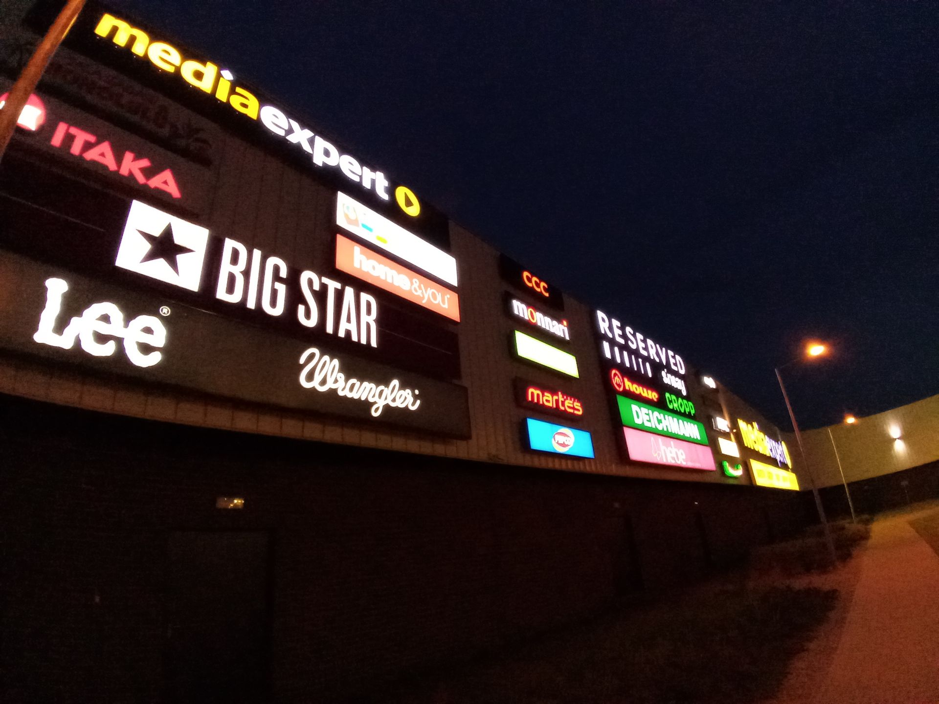 LG Q60: pierwsze wrażenia i zdjęcia z potrójnego aparatu 43