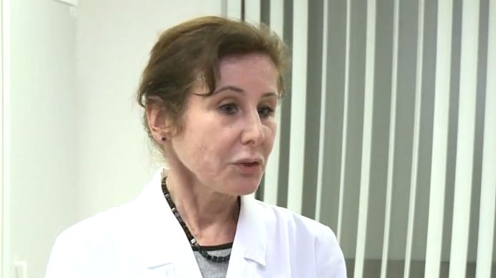 Skóra dłoni zimą jest narażona na bardzo niskie temperatury 