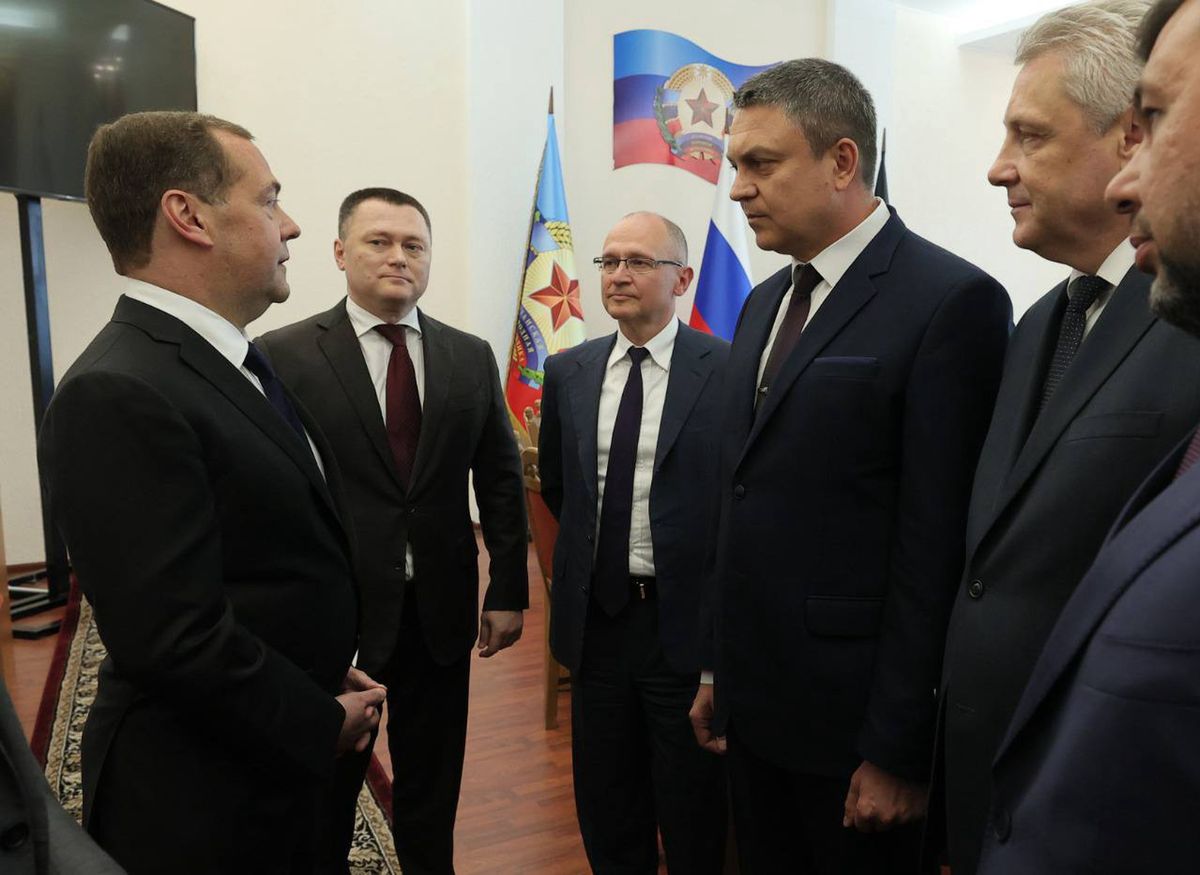 "W imieniu prezydenta". Miedwiediew odwiedził samozwańcze republiki