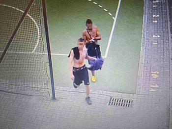 Gniezno: Skatowali ofiarę na boisku. Wcześniej razem gali w piłkę nożną
