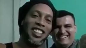 Ronaldinho i pozdrowienia z więzienia. Wrócił słynny uśmiech