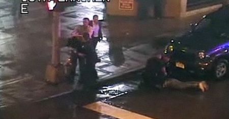Telefonowanie przy policjantach szkodzi zdrowiu [wideo]