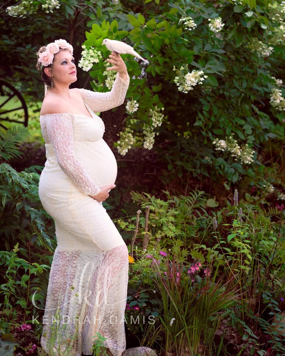 Emily oczekuje czwartego dziecka [facebook.com/ Kendrah Damis Photography]