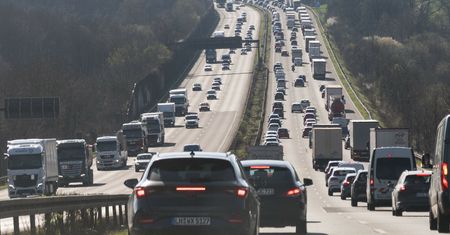 Zakaz notorycznie łamany. Policja potwierdza: jest problem z ciężarówkami