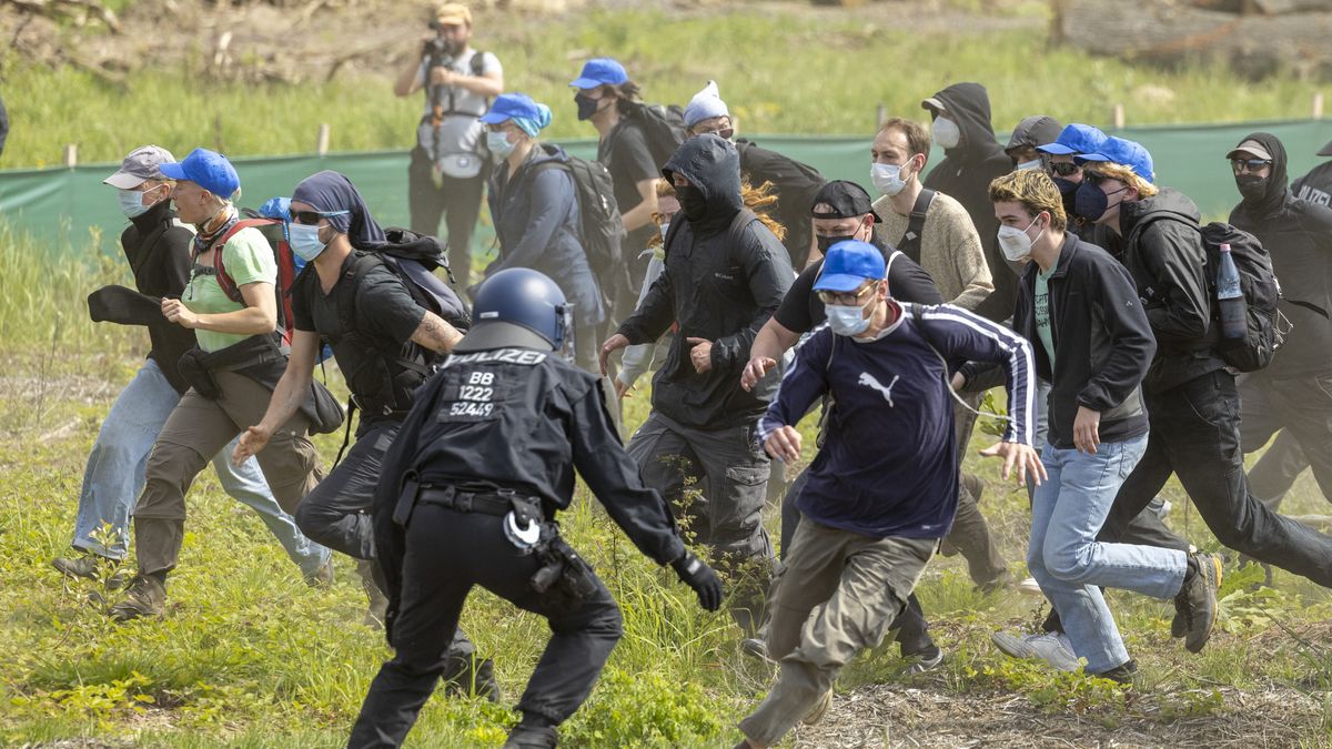 GRUENHEIDE, GERMANY - MAY 10: Police confront environmental activists in a forest near the Tesla Gigafactory electric car factory on May 10, 2024 near Gruenheide, Germany. Activists have come from across Germany to demand a stop to plans by Tesla to expand the factory, which would involve cutting down at least 50 hectares of trees. Some locals also support the protest, citing stress to local groundwater reserves from the factory. (Photo by Axel Schmidt/Getty Images)