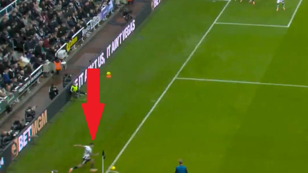 Twitter / Canal+ Sport / Bruno Guimaraes trafił bezpośrednio z rzutu rożnego