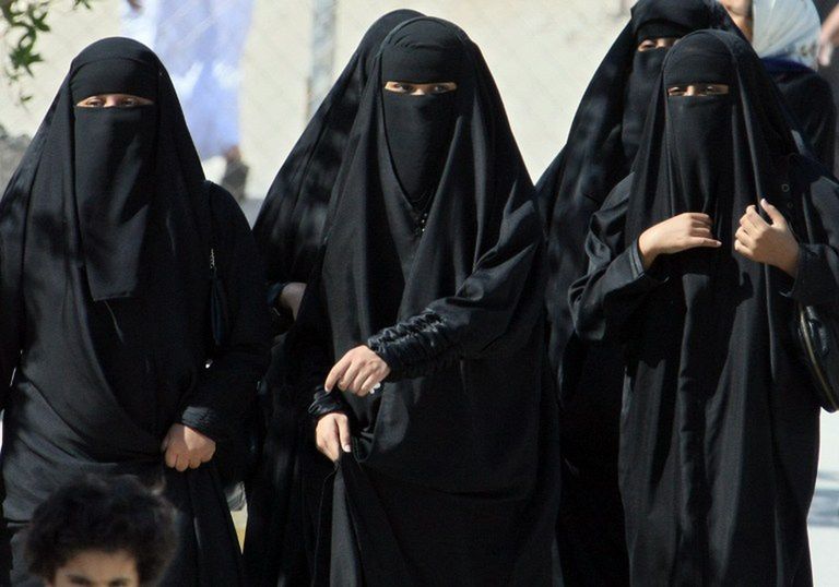 Niemcy: przegłosowano ustawę zabraniającą noszenia nikabu i burki