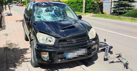 Kompletnie pijana 59-latka potrąciła matkę z dzieckiem. Potem zwyzywała policjantów