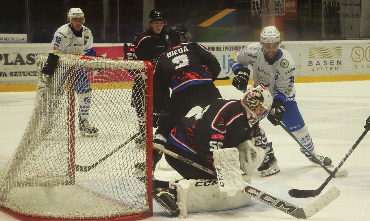 Zgodnie z planem. Unia Oświęcim wygrywa w Sanoku, w hali outsidera hokejowej ekstraklasy