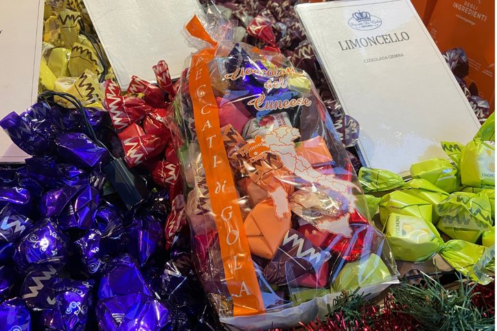 Paczka włoskich pralinek o wadze 1 kg kosztuje 230 zł