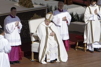 Belgijska prasa: Franciszek niewiele zrobił dla ofiar nadużyć seksualnych w Kościele