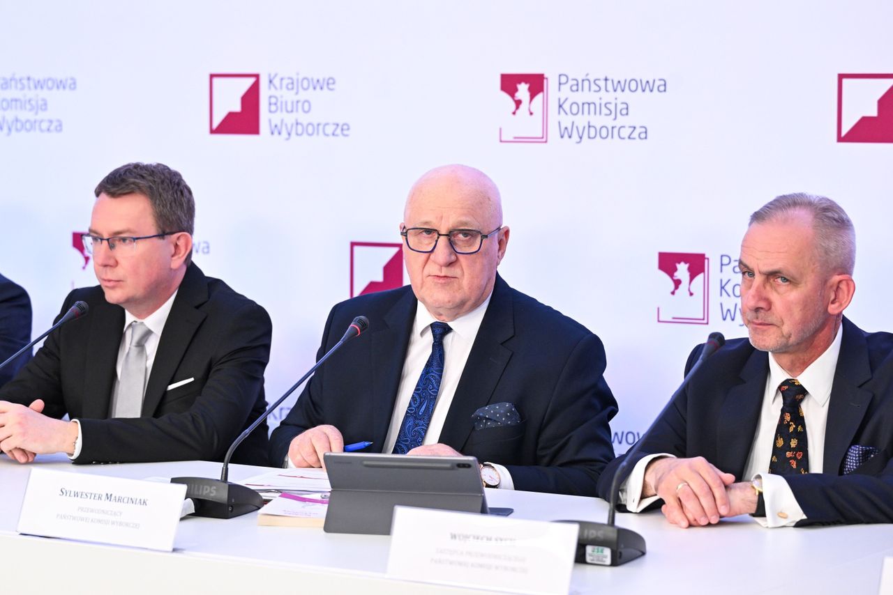PKW ogłasza oficjalne wyniki wyborów prezydenckich 2025. Trzaskowski i Nawrocki powalczą "na żyletki"