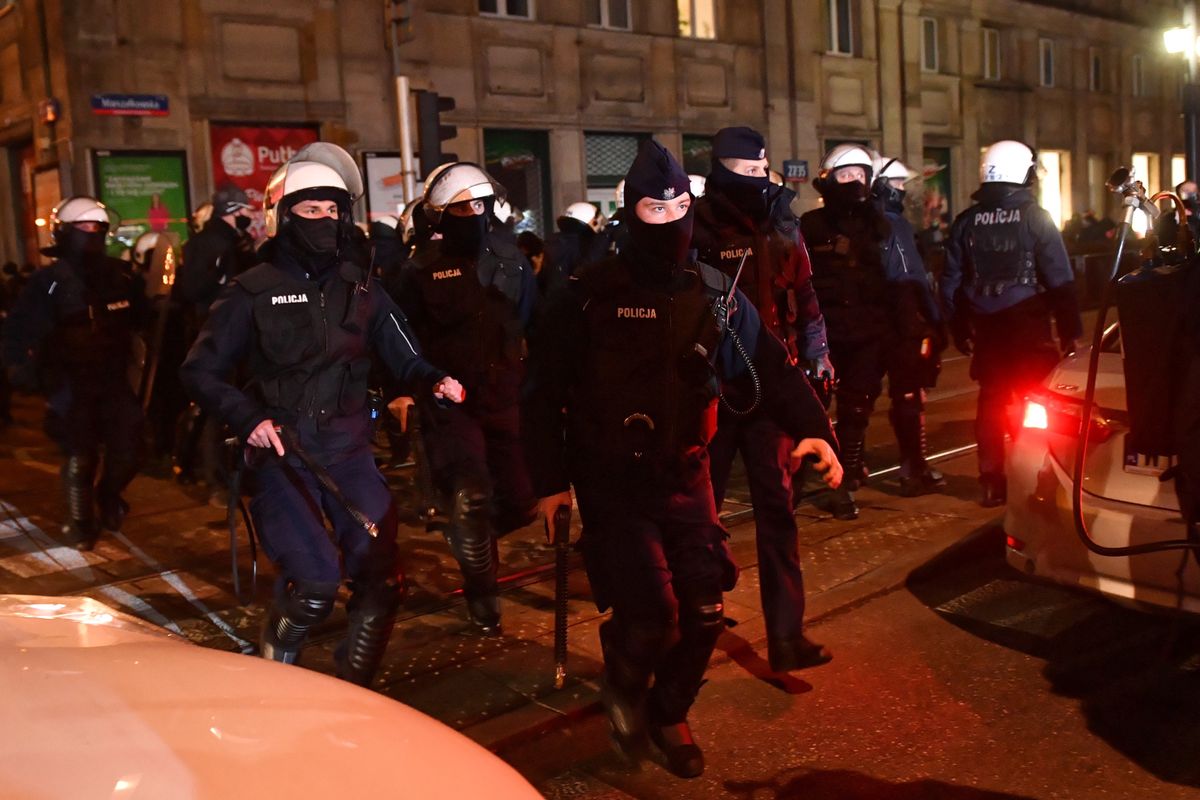 Strajk Kobiet w Warszawie. Komenda Stołeczna Policji zabiera głos
