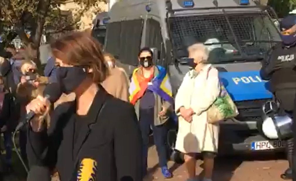 Maja Ostaszewska podczas sobotnich protestów w Warszawie.