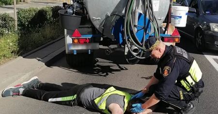 Nieprzytomny mężczyzna leżał na ulicy. Dramat w trakcie pracy