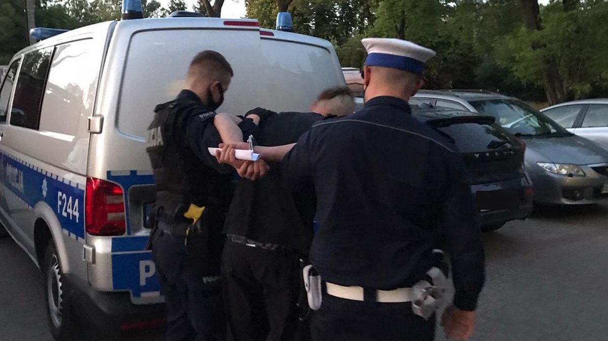 W Łodzi doszło do bójka z uzbrojonym w siekierę mężczyzną. Zdjęcie z interwencji