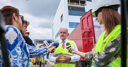 Włocławski szpital po największej modernizacji. Roboty medyczne za miliony i nowy budynek w budowie