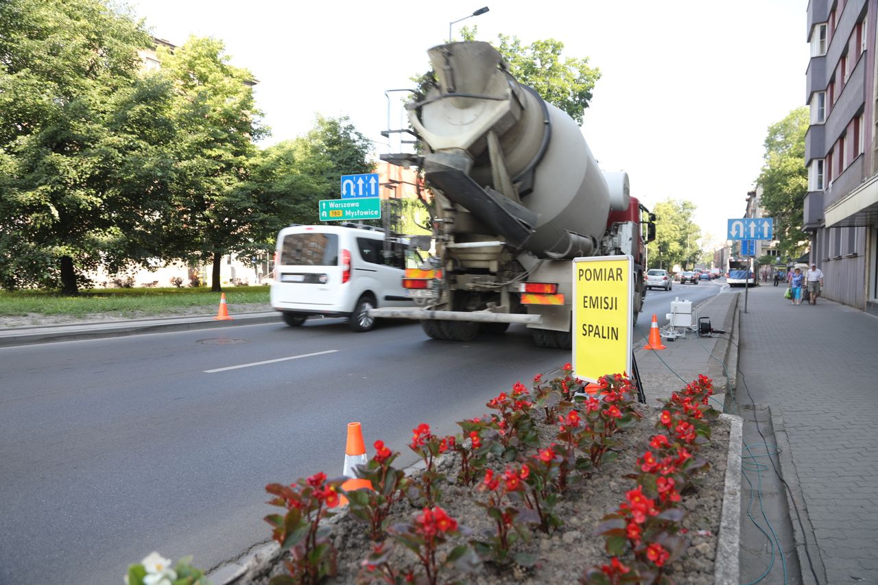 W Krakowie stanął "fotoradar", który sprawdza emisję spalin w jadących autach